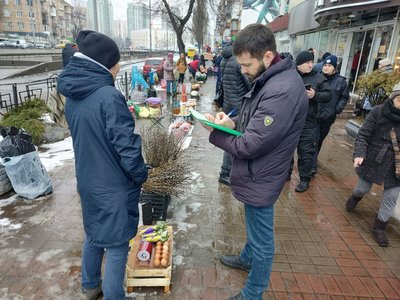 У Києві виявили продавців первоцвітами