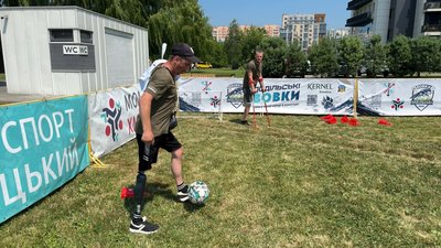 Стрільба з лука, ампфутбол та петанк: у Хмельницькому для ветеранів провели спортивний фестиваль Стрільба з лука, ампфутбол та петанк: у Хмельницькому для ветеранів провели спортивний фестиваль