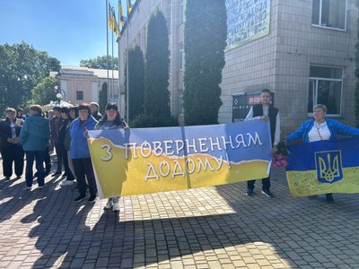 "Дуже чекала і дуже молилася": на Черкашині зустріли звільненого з полону захисника "Дуже чекала і дуже молилася": на Черкашині зустріли звільненого з полону захисника