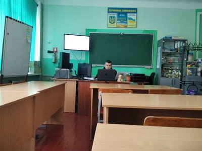 Онлайн-уроки без електрики: як в житомирському ліцеї проводять заняття під час відключень світла Онлайн-уроки без електрики: як в житомирському ліцеї проводять заняття під час відключень світла