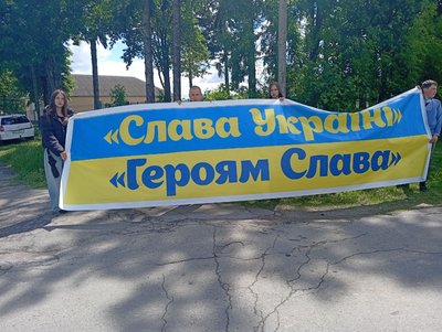 На Вінниччині зустріли двох звільнених з полону оборонців На Вінниччині зустріли двох звільнених з полону оборонців