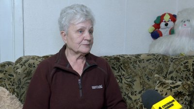 "В під’їзді з потолка ллється вода" "В під’їзді з потолка ллється вода"