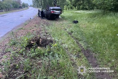 Авто перекинулось на дах: на Черкащині сталася ДТП Авто перекинулось на дах: на Черкащині сталася ДТП