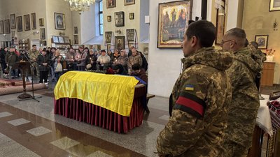У Полтаві попрощались із 44-річним військовослужбовцем Юрієм Дудником У Полтаві попрощались із 44-річним військовослужбовцем Юрієм Дудником
