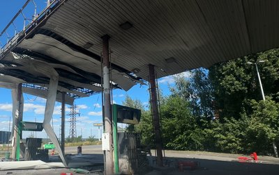Наслідки россійського удару по АЗС у Шевченківському районі Харкова Наслідки россійського удару по АЗС у Шевченківському районі Харкова