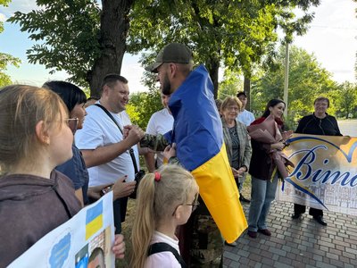 У Кропивницькому зустріли звільненого з полону Ярослава Щербака У Кропивницькому зустріли звільненого з полону Ярослава Щербака