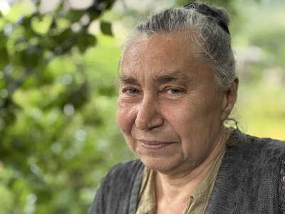 “Людей шкода”. Що розповідають жителі Шабельківки після удару трьома ФАБ-250, який забрав життя двох людей “Людей шкода”. Що розповідають жителі Шабельківки після удару трьома ФАБ-250, який забрав життя двох людей