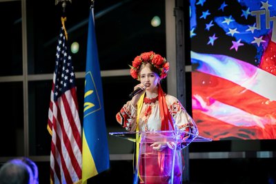 "Дрони кружляли під час виступу": історія співачки з Одещини, яка проводить концерти на фронті "Дрони кружляли під час виступу": історія співачки з Одещини, яка проводить концерти на фронті