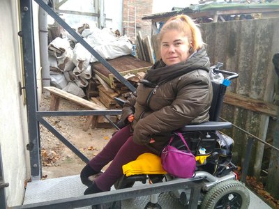 "Коли немає світла, я залишаюсь заручницею в кімнаті" – житомирянка Світлана Мисник пересувається в інвалідному візку "Коли немає світла, я залишаюсь заручницею в кімнаті" – житомирянка Світлана Мисник пересувається в інвалідному візку