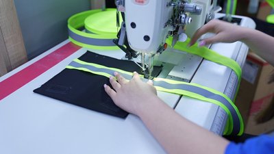 "Це для них захист": у Вінниці релоковане підприємство шиє костюми для пожежників "Це для них захист": у Вінниці релоковане підприємство шиє костюми для пожежників