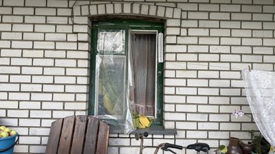 Пошкоджене вікно у будинку Святогорівка Донецька область 14 серпня 2025 рік Пошкоджене вікно у будинку Святогорівка Донецька область 14 серпня 2025 рік