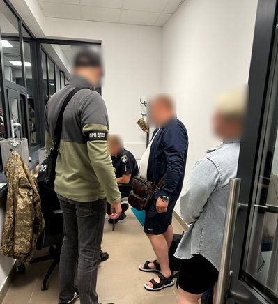 На кордоні з Польщею прикордонники викрили два фіктивні подружжя