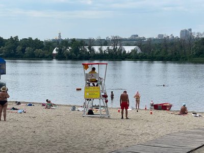 Як Київ бореться з літньою спекою: відпочинок біля води та комунальні заходи охолодження Як Київ бореться з літньою спекою: відпочинок біля води та комунальні заходи охолодження