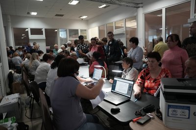 "Я ще там, вдома". Хто і навіщо приїздить з прикордоння до евакуаційного пункту в Сумах "Я ще там, вдома". Хто і навіщо приїздить з прикордоння до евакуаційного пункту в Сумах