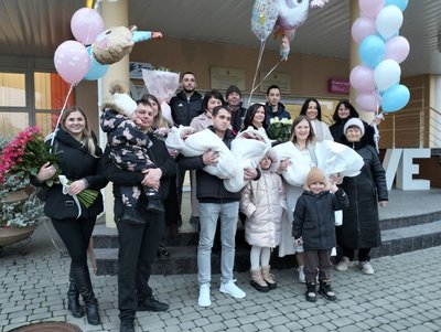 "Ми довго чекали": з Волинського перинатального центру виписали трійню "Ми довго чекали": з Волинського перинатального центру виписали трійню