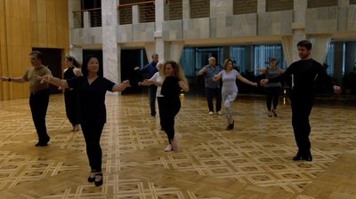 Як у Черкасах проводять безоплатні танці для ветеранів та переселенців Як у Черкасах проводять безоплатні танці для ветеранів та переселенців