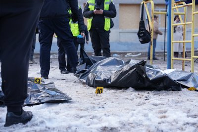 Тіла загиблих людей у Київському районі Харкова Тіла загиблих людей у Київському районі Харкова