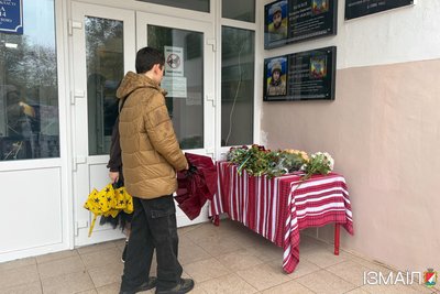 В Ізмаїлі відкрили меморіальну дошку загиблому захиснику Валерію Трофименку В Ізмаїлі відкрили меморіальну дошку загиблому захиснику Валерію Трофименку