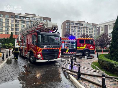 У Києві ліквідували пожежу в багатоповерхівці, врятували 12 мешканців У Києві ліквідували пожежу в багатоповерхівці, врятували 12 мешканців