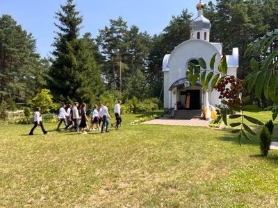 Дитячий табір, "Вірля", діти, молитва в храмі Дитячий табір, "Вірля", діти, молитва в храмі