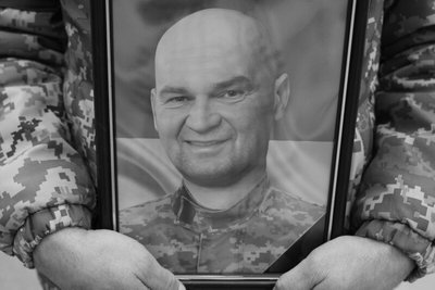 У Луцькій громаді попрощалися із загиблим на Донеччині 46-річним бійцем Святославом Каразією У Луцькій громаді попрощалися із загиблим на Донеччині 46-річним бійцем Святославом Каразією