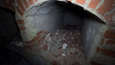 54 поховальні ніші й сліди грабунків: про найбільший склеп Хмельниччини 54 поховальні ніші й сліди грабунків: про найбільший склеп Хмельниччини