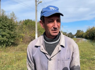 “Били FPV, потім дали викопати картоплю, і полетіли “Молнії”: як живе Софіївка на Сумщині “Били FPV, потім дали викопати картоплю, і полетіли “Молнії”: як живе Софіївка на Сумщині