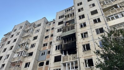 «Рятувальники побачили – рука стирчить»: що розповіли місцеві про ракетний обстріл Кременчука «Рятувальники побачили – рука стирчить»: що розповіли місцеві про ракетний обстріл Кременчука