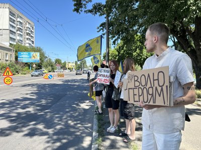 У Кременчуці відбулася акція "Не мовчи. Полон вбиває" У Кременчуці відбулася акція "Не мовчи. Полон вбиває"