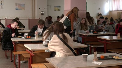 Спалах кишкової інфекції: з підприємцем, який годував дітей в Рівненському ліцеї № 8, розірвуть договір Спалах кишкової інфекції: з підприємцем, який годував дітей в Рівненському ліцеї № 8, розірвуть договір