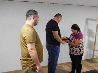 Рідним захисників з Хмельниччини вручили державні нагороди