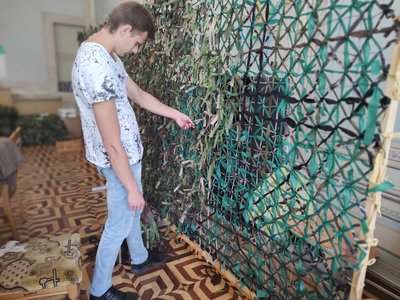 У Львові у центрі плетіння маскувальних сіток познайомилися і одружилися шість пар