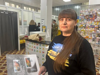 У Житомирі погасили марку "Мечем і волею" до четвертої річниці повномасштабної війни У Житомирі погасили марку "Мечем і волею" до четвертої річниці повномасштабної війни