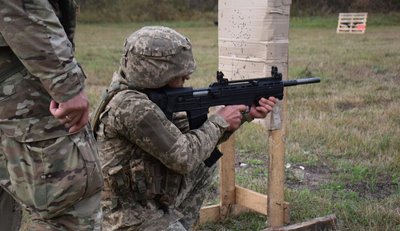 Артилеристи, навчають стрільби з помпових рушниць, війна, навчання Артилеристи, навчають стрільби з помпових рушниць, війна, навчання