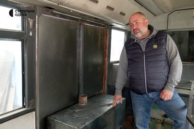 "Відправлять на прифронтові регіони": одеські волонтери виготовляють "Пункт незламності" на колесах "Відправлять на прифронтові регіони": одеські волонтери виготовляють "Пункт незламності" на колесах