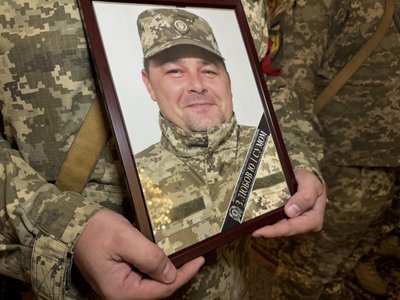 У Полтаві попрощалися із двома захисниками, які полягли на фронті У Полтаві попрощалися із двома захисниками, які полягли на фронті