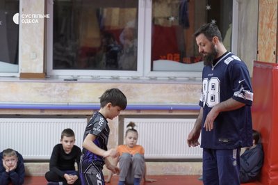 "До кожного свій підхід": історія тренера, який працює з дітьми з інвалідністю, сиротами та ВПО "До кожного свій підхід": історія тренера, який працює з дітьми з інвалідністю, сиротами та ВПО