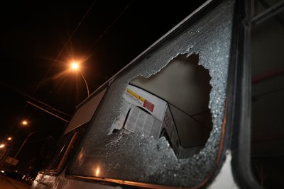 Четверо поранених, вибиті вікна та пошкоджений тролейбус. Що розповідають очевидці про удар по Сумах Четверо поранених, вибиті вікна та пошкоджений тролейбус. Що розповідають очевидці про удар по Сумах