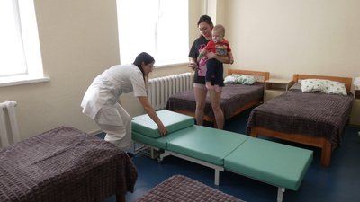 15 крісел-ліжок передали Рівненській обласній дитячій лікарні благодійники