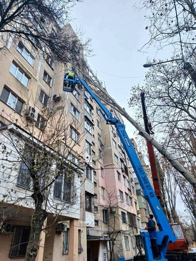 В Одесі після негоди залишаються поваленими дерева та великі гілки на 86 локаціях — мерія В Одесі після негоди залишаються поваленими дерева та великі гілки на 86 локаціях — мерія