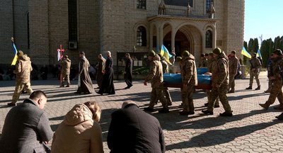 Загинули в один день: у Черкасах попрощалися з двома захисниками Загинули в один день: у Черкасах попрощалися з двома захисниками