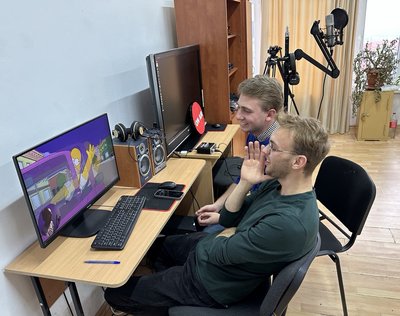 Озвучили Сімсонів: в Ужгороді студенти створили студію дубляжу і озвучують українською відомі мультфільми Озвучили Сімсонів: в Ужгороді студенти створили студію дубляжу і озвучують українською відомі мультфільми