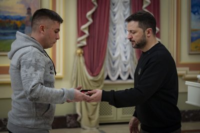 Нагородження Олексія Бичова