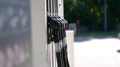Рекордні ціни на пальне: скільки коштують бензин і дизель у Дніпрі та чого чекати далі Рекордні ціни на пальне: скільки коштують бензин і дизель у Дніпрі та чого чекати далі