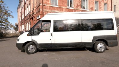Учні вінницького ліцею передали мікроавтобус для оборонців Учні вінницького ліцею передали мікроавтобус для оборонців