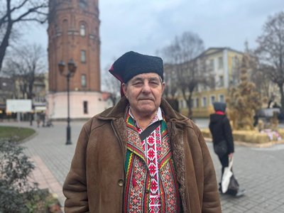 У Вінниці встановили чотириметровий дідух У Вінниці встановили чотириметровий дідух