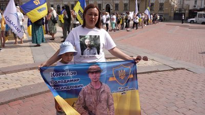 У Кропивницькому влаштували акцію до Міжнародного дня зниклих безвісти У Кропивницькому влаштували акцію до Міжнародного дня зниклих безвісти