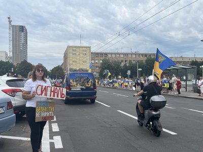 У Черкасах вшанували пам'ять загиблих під час теракту в Оленівці У Черкасах вшанували пам'ять загиблих під час теракту в Оленівці