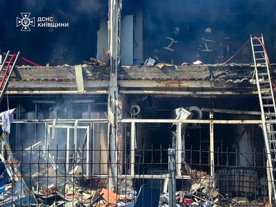 Горіло підприємство харчової промисловості, є загиблі і травмовані: росіяни атакували Київщину Горіло підприємство харчової промисловості, є загиблі і травмовані: росіяни атакували Київщину