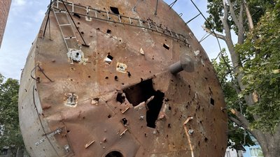 Водонапірна вежа, пошкоджена обстрілами Росії у Рогані під Харковом у березні 2022 року. У вересні 2022 року її замінюють Водонапірна вежа, пошкоджена обстрілами Росії у Рогані під Харковом у березні 2022 року. У вересні 2022 року її замінюють